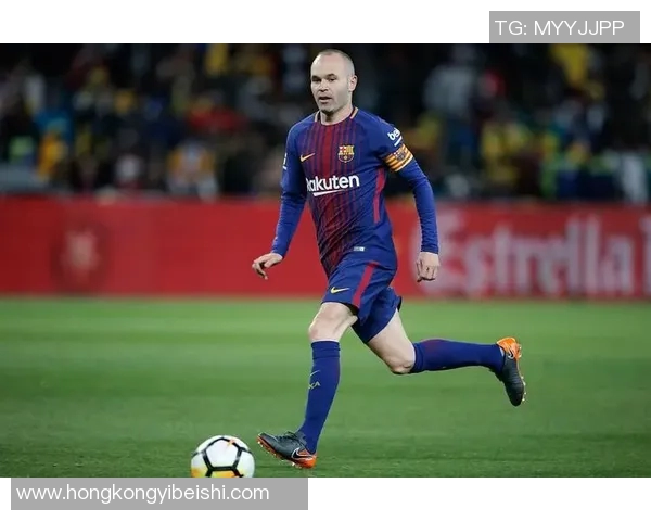 球星在足球场上玩转停球技巧 展现惊人控球艺术与比赛智慧 球星在足球场上玩转停球技巧 展现惊人控球艺术与比赛智慧